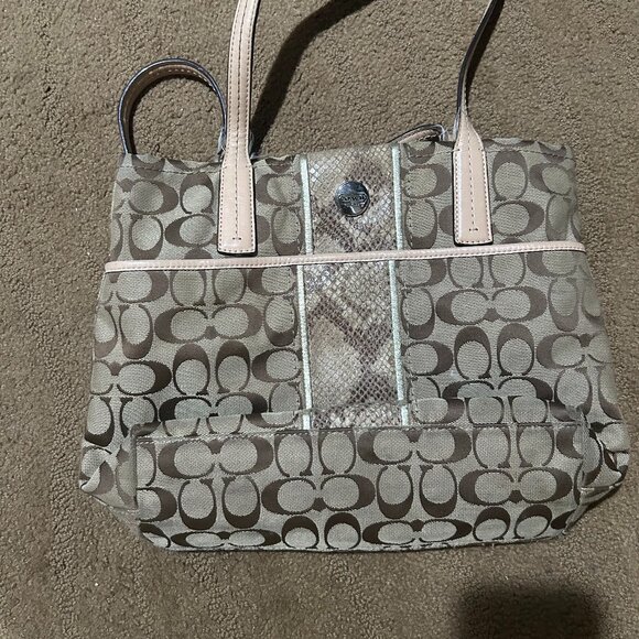Beautiful Coach Purse - Picture 2 of 2
